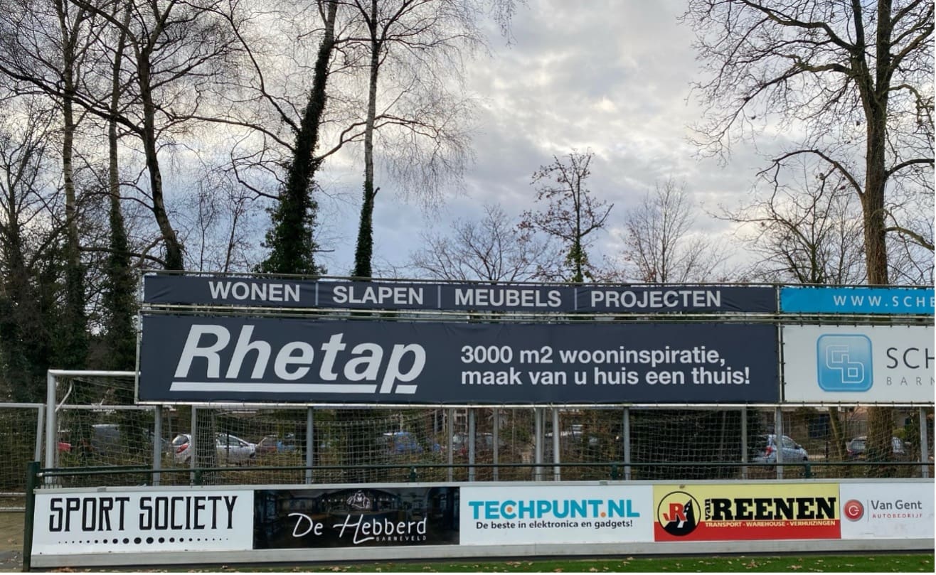 Nieuw reclamebord voor Rhetap